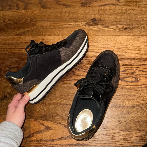 Michael Kors Sneakers - Picture 6 of 6